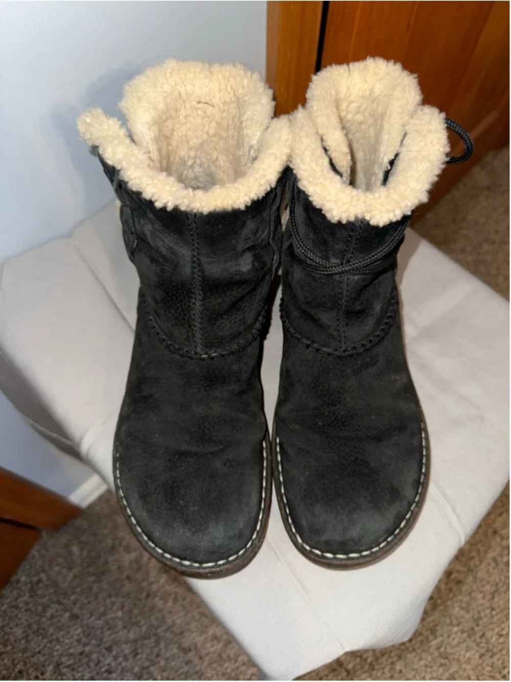 Women's UGG Cove Black & Beige Suede Ankle Boots, Size 9